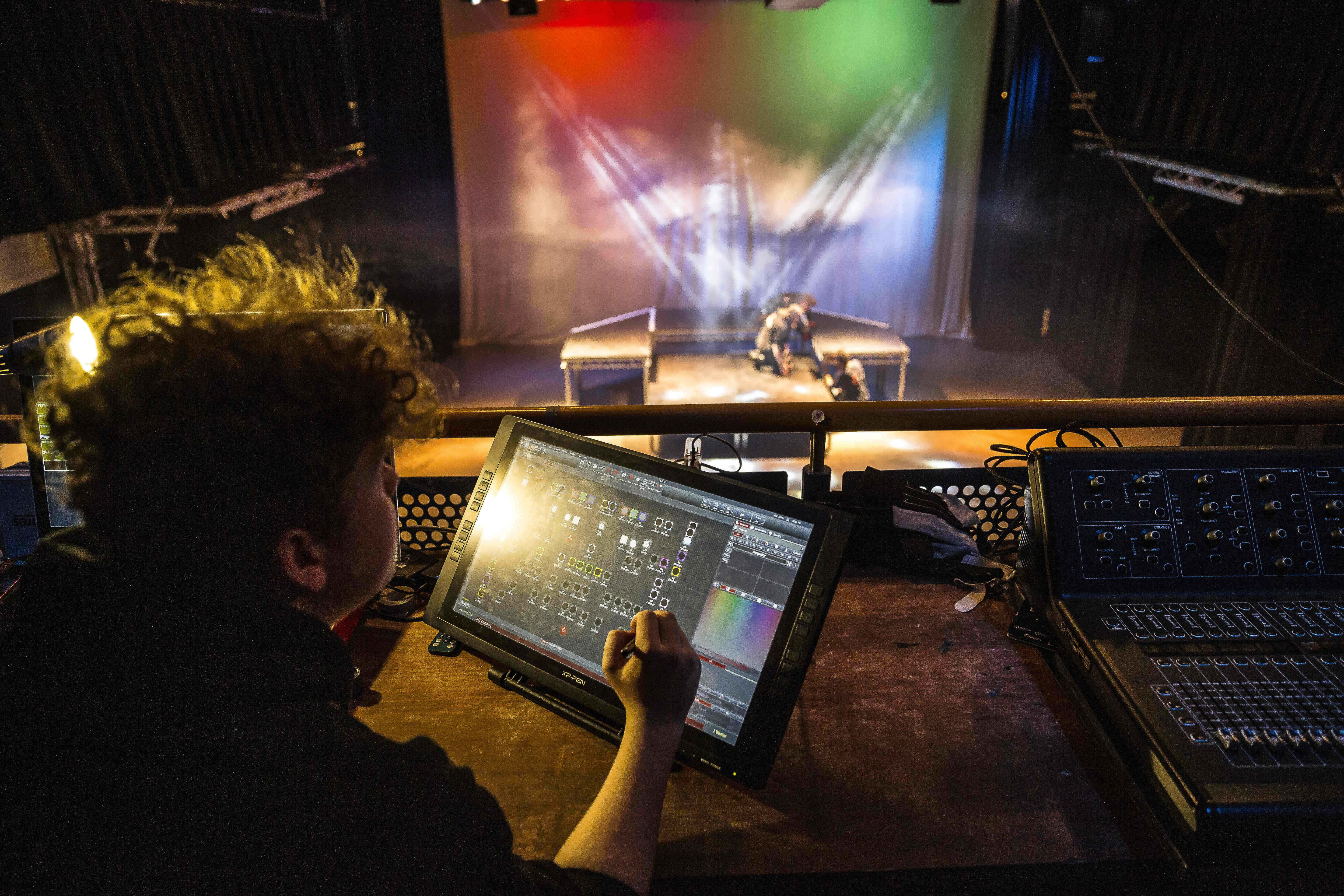 Technical Theatre & Stage Management Advanced (Level 3) – BBL171 | The ...