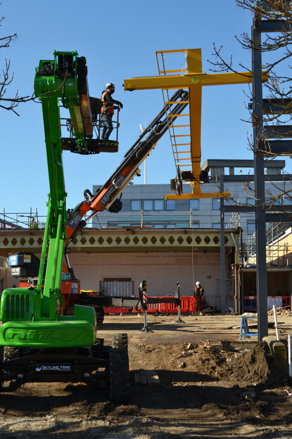 Gantry crane installation at Bedford College's MMC
